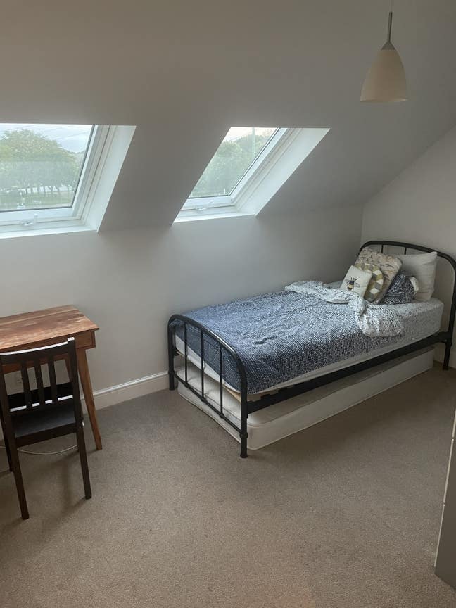 Single room in family home Main Photo