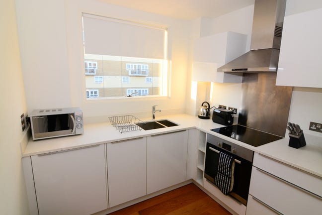 2 rooms available in a 3 bed 2 bath  Main Photo