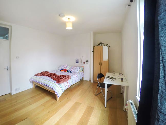 Spacious Double Room / in Homerton Main Photo