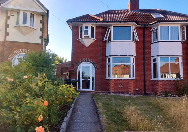 Spacious 1-Bed + Private Study | Garden | All Bill Main Photo