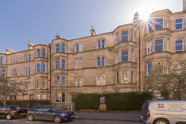 1 room available on warrender park road Main Photo