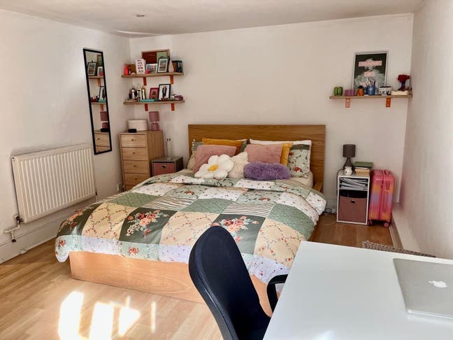 Beautiful 2-level Flat in Streatham Main Photo