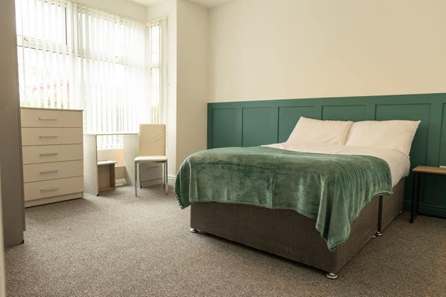 Premium Rooms = Bills included + cleaning service Main Photo