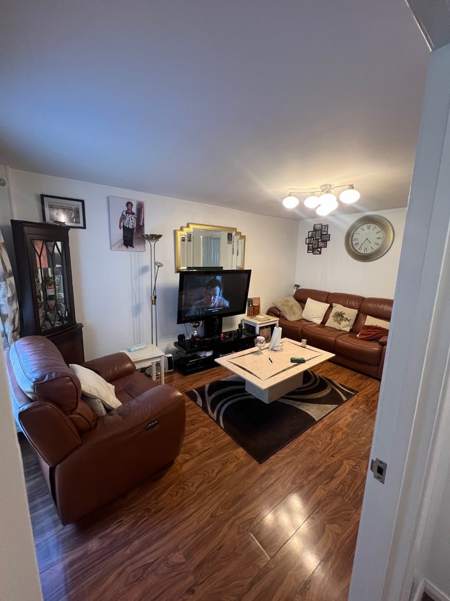 Single bedroom available  Main Photo