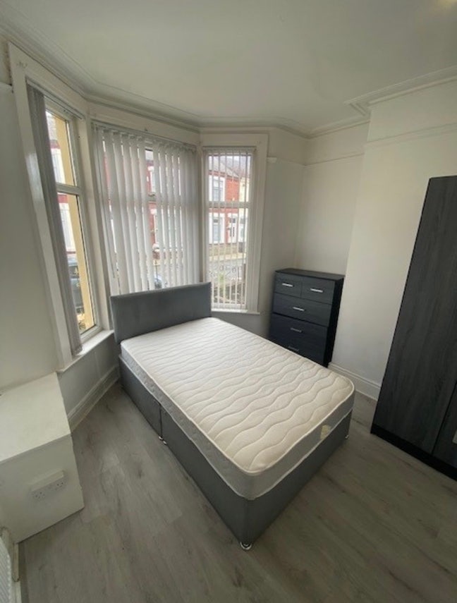5 bedroom house available soon - No Deposit! Main Photo