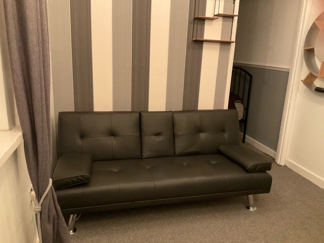 Bedroom and own lounge  Main Photo