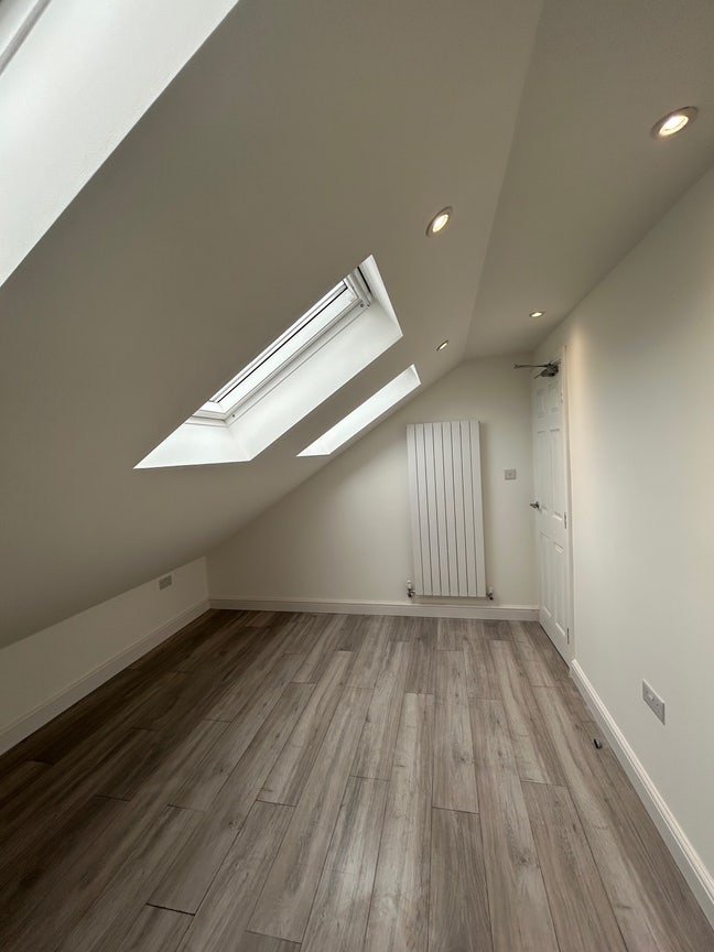 ✨ New single roof room for rent, bills included  Main Photo