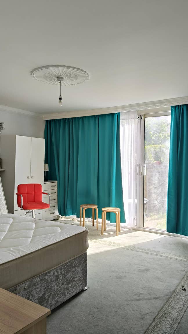 Bright Double bedroom in Zone 2 Main Photo