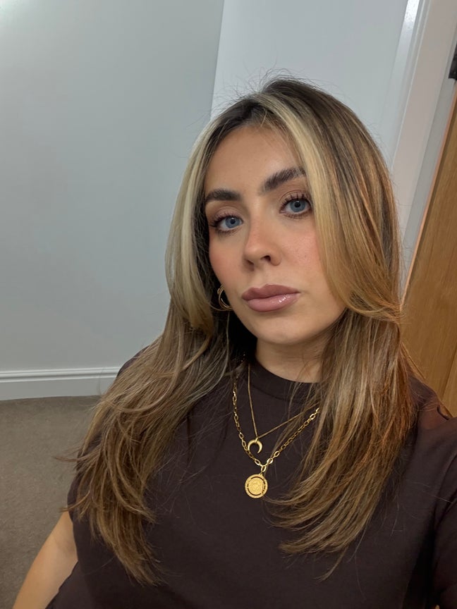 I am a trainee solicitor, I work from home ar... Main Photo