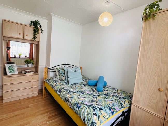 Fantastic location close to Town centre  Main Photo