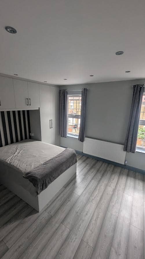 Single or Double bedrooms Main Photo