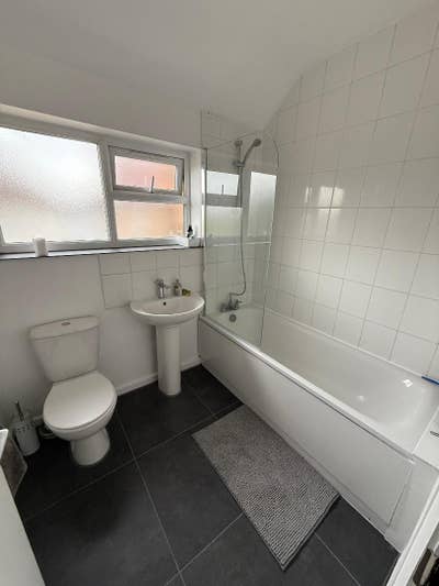 Double Bedsit to Let  Wembely (Chalf) Main Photo