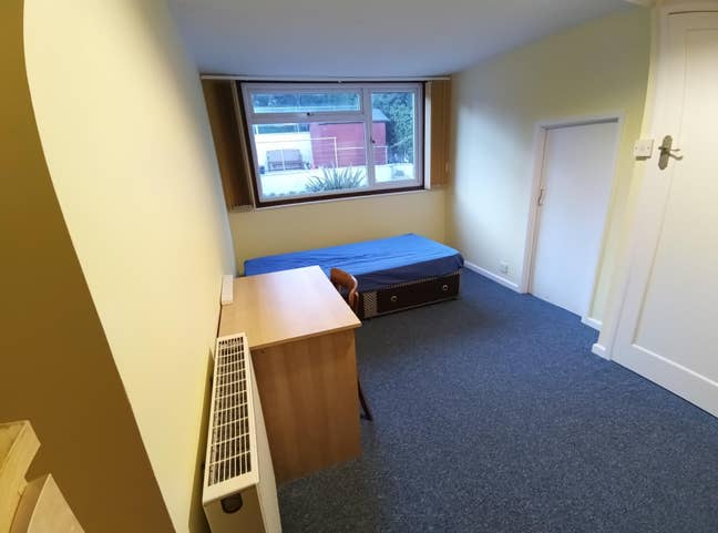 Double Room Convenient Location Main Photo