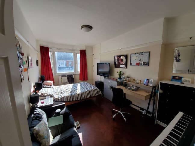 Large South facing room, Hove, Council tax band B Main Photo