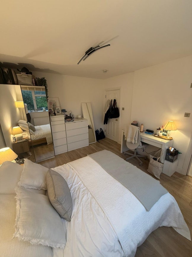 Modern En-Suite Double Room in Tooting Main Photo