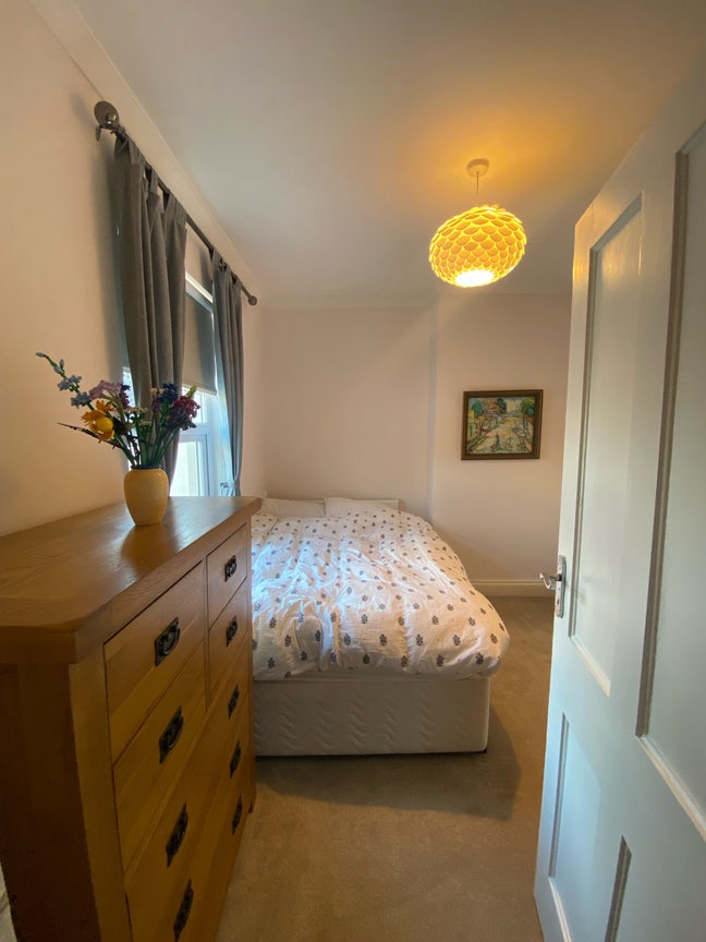 Cute double room available in modern house Main Photo