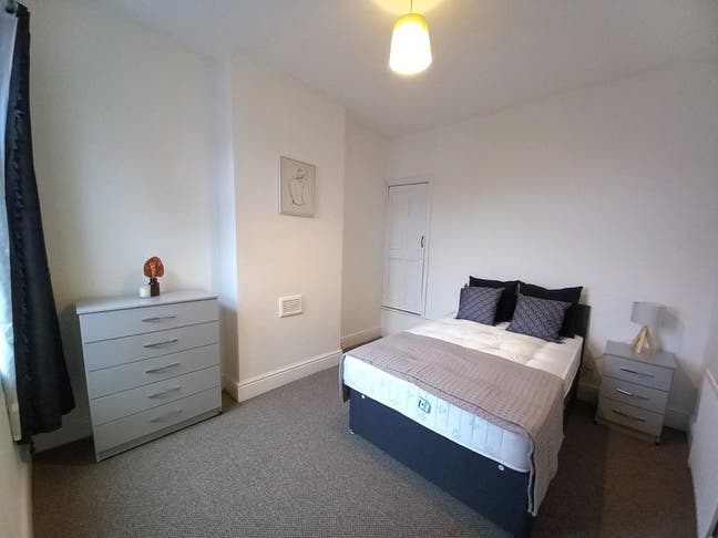 Luxury Double Room! All Bills Included. (B66) Main Photo