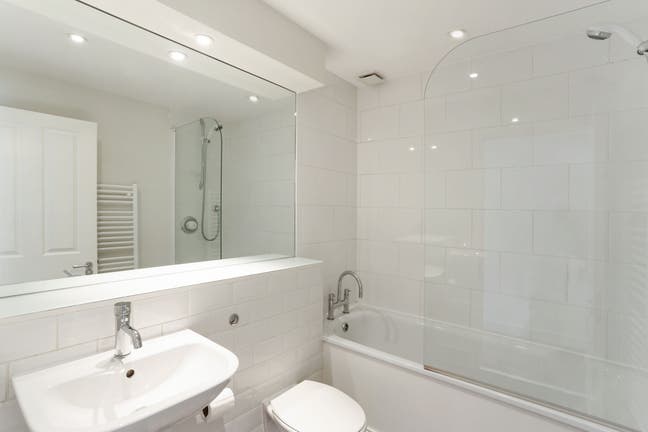 En-suite room, Wandsworth Bridge Road Main Photo