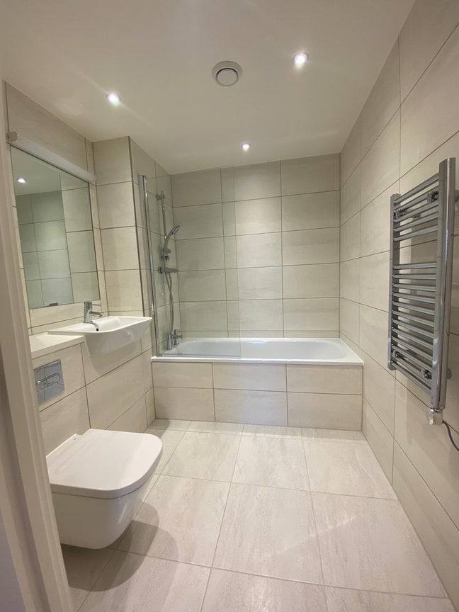 1 bed in a modern 2bed flat  Main Photo