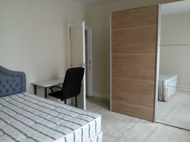 Lovely rooms in female preferred large houseshare Main Photo