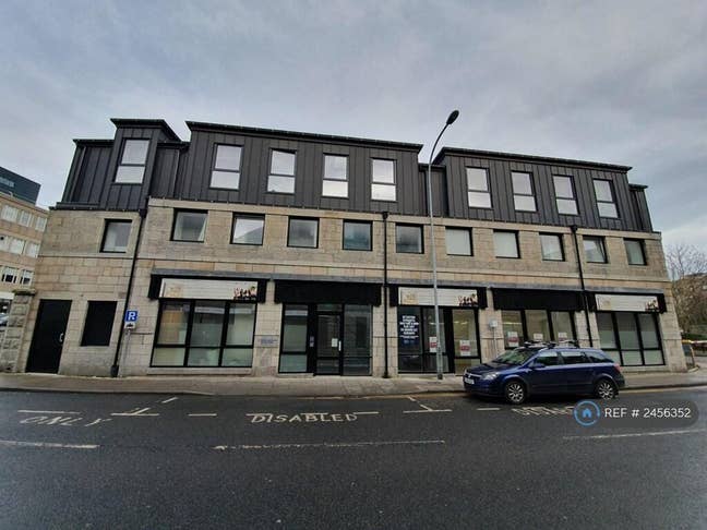 ✨ Room Available in 6-Bed Flat (preferably female) Main Photo