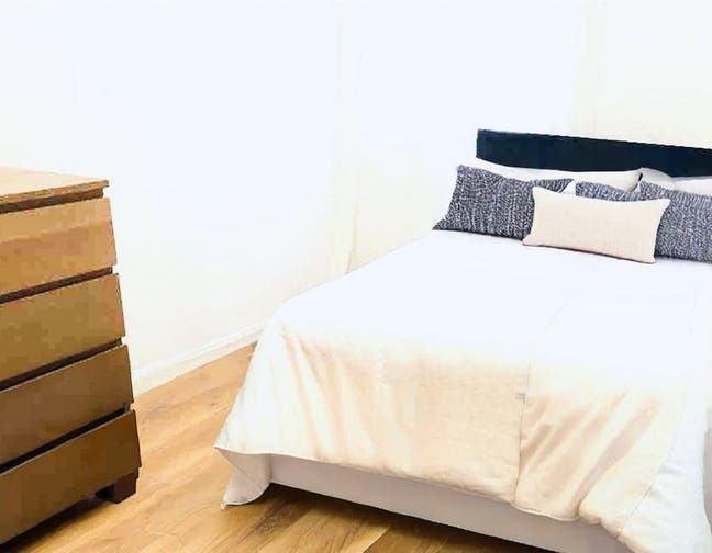 Bills included quiet tidy min walk mile end tube Main Photo