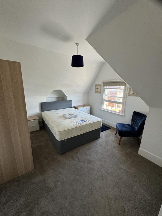 Newly refurbished rooms to rent in ideal location* Main Photo