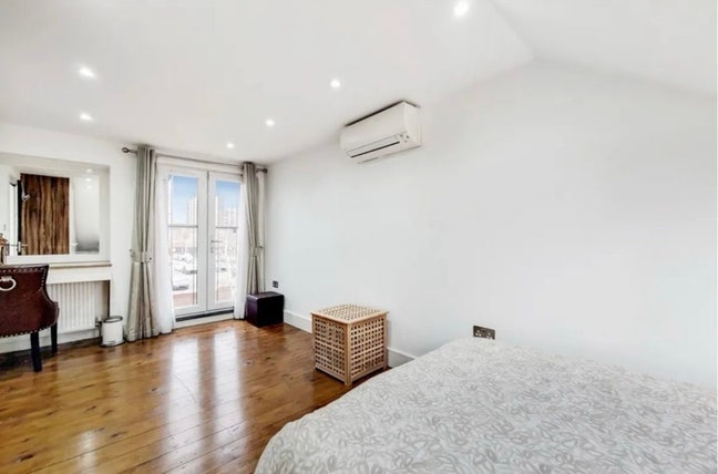 🛏️ Large Room  •  IG1 • 8 Mins to Station 🚉✨
 Main Photo
