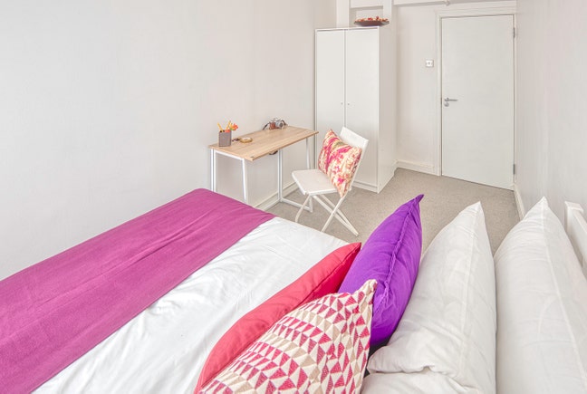 Fancy-Finish Double Room in a Sleek Flat Main Photo