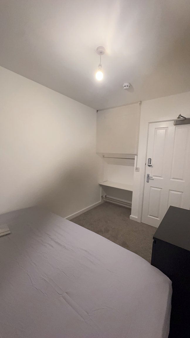 Small double room available in Fenny Stratford  Main Photo
