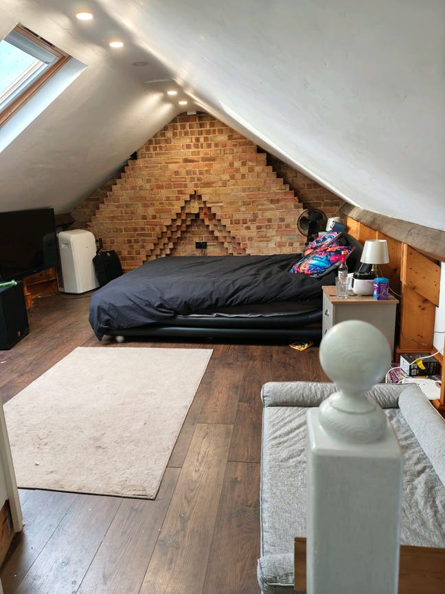 Ensuite loft room available for 8 months  Main Photo
