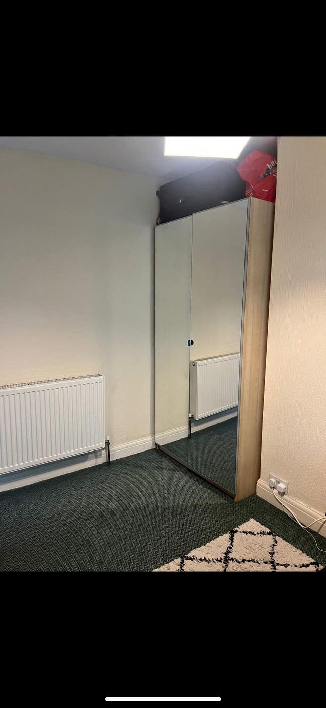 Double bedroom available in 3 bedroom house 🏡  Main Photo