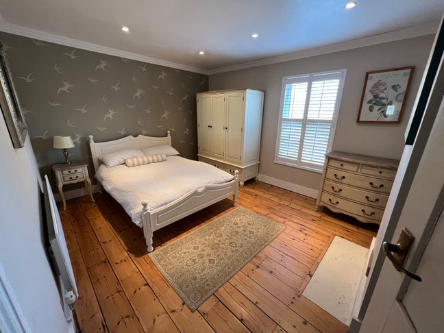 Large Bedroom (females only) Main Photo