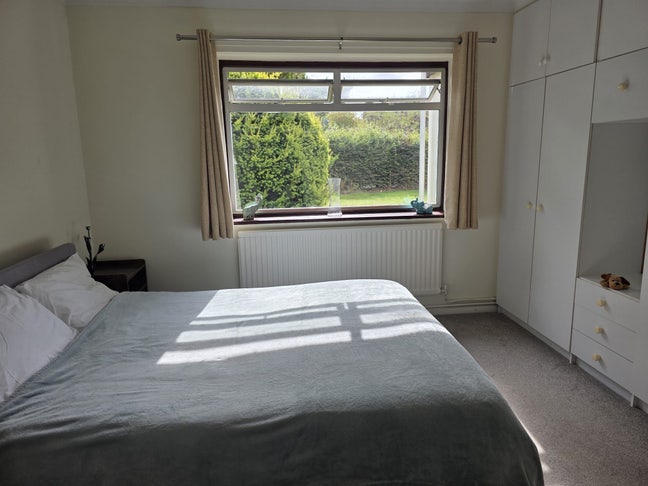 🏡 Spacious Bungalow Room with Beautiful Gardens – Main Photo