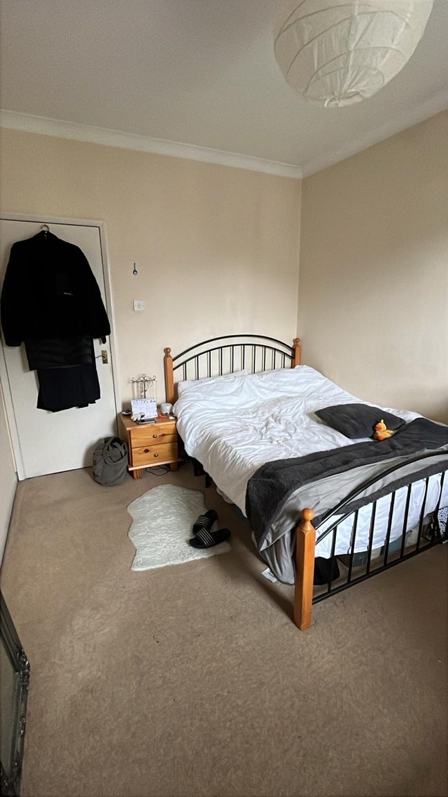 Double room available in lovely Clapham North flat Main Photo
