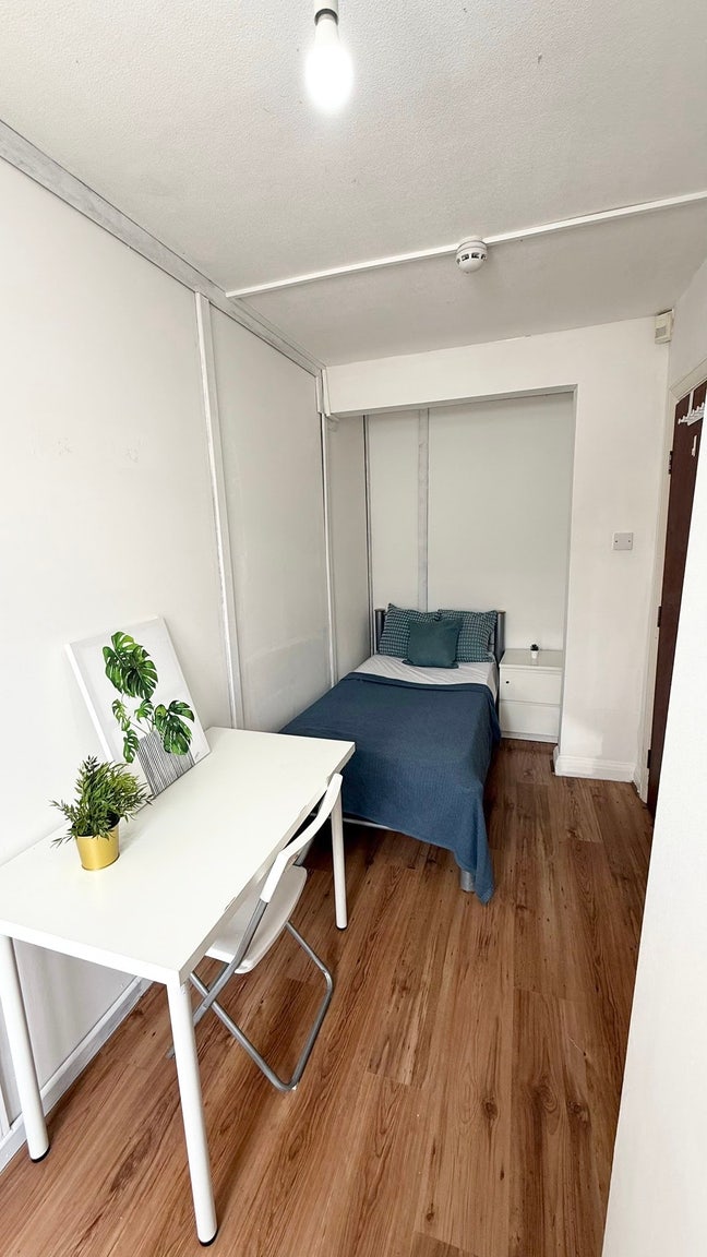 Cheap and Big Single Room in Wembley Area  Main Photo