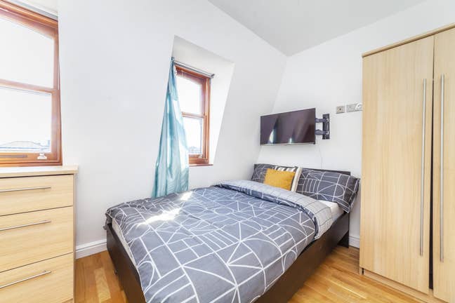 🔥Doubles Prime Location(Room with Private WC)🔥 Main Photo