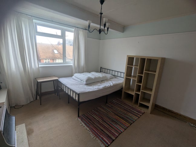 Double bedroom near Hove station  Main Photo