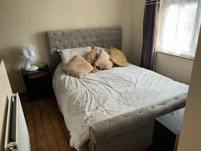 Double Furnished Room   Main Photo