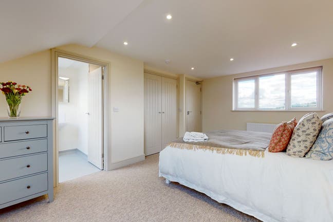 Luxury Ensuite Double bedroom Close to YDH  Main Photo