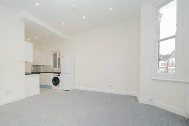 Brand New 3 Bedroom Flat with Garden Main Photo