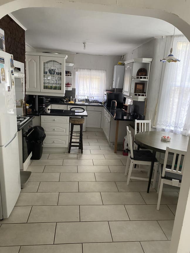 Two Double Rooms in a house in E14 available Main Photo