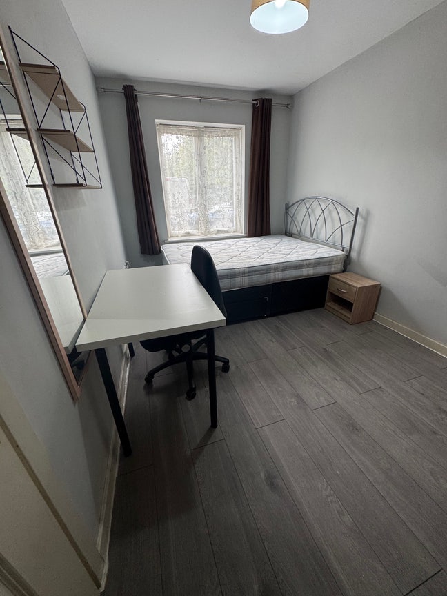Friendly house Share, bills included Main Photo