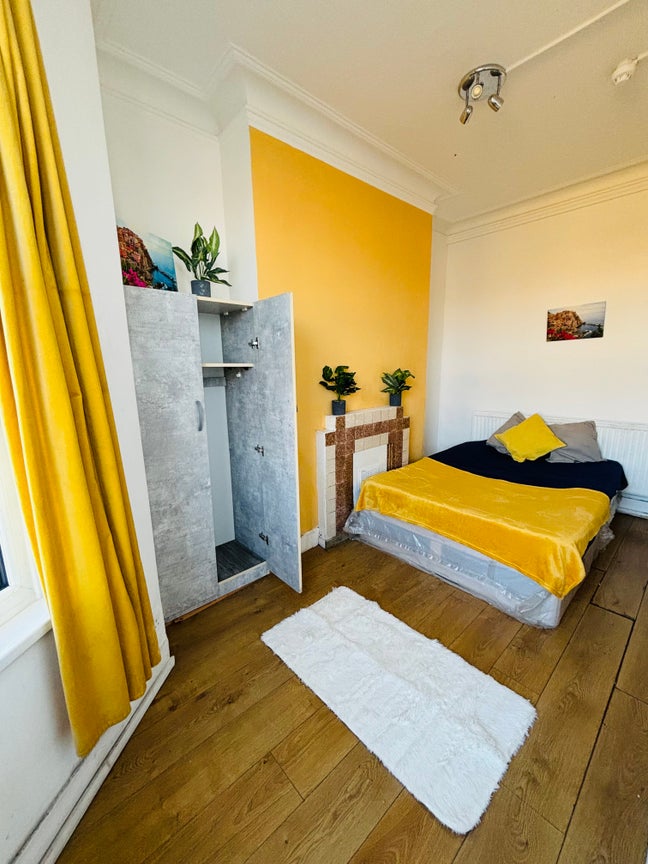 3 Beautiful Rooms ✨Cleremont Road Main Photo