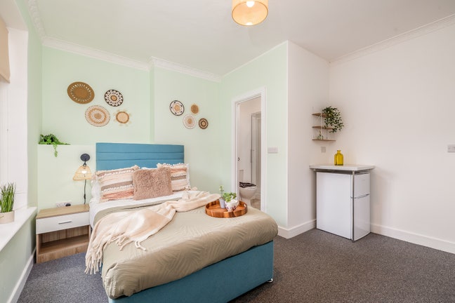 Double Room Near Hospital with Private Washroom🛁 Main Photo