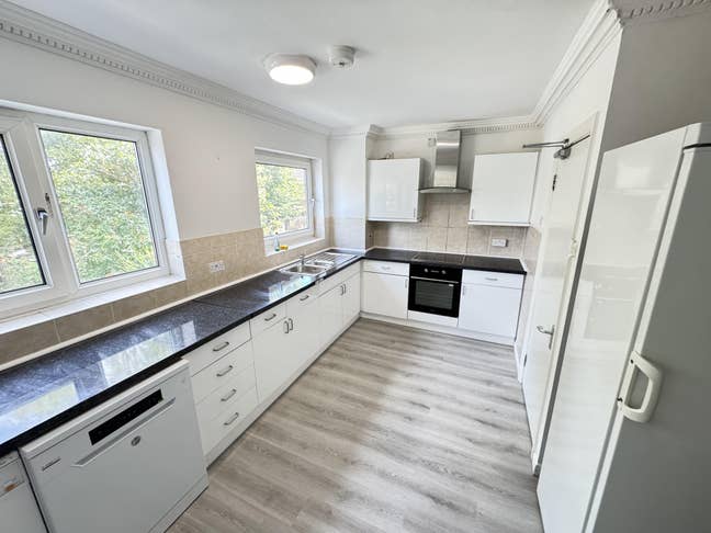 Brand-New House Share – Prime Location Near City Main Photo