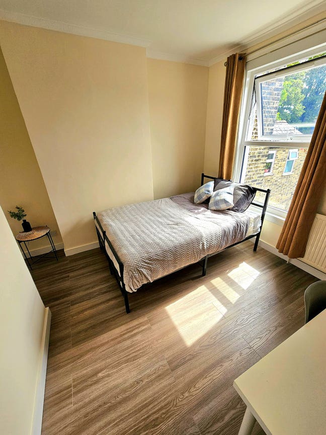 Greenwich Double room available! Main Photo