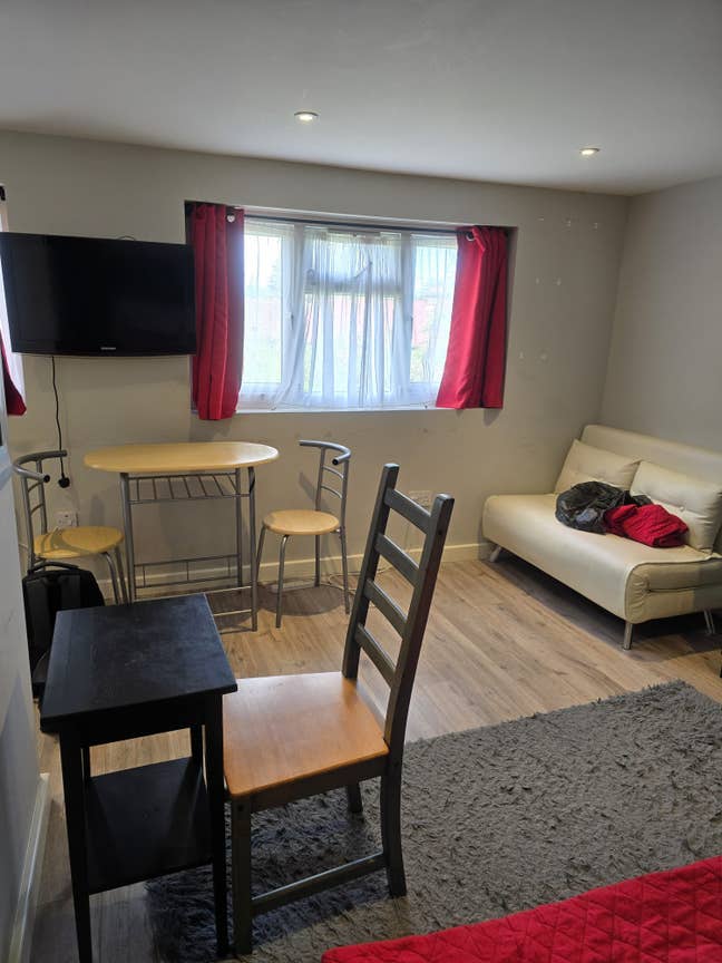Studio flat available in SW16 Main Photo