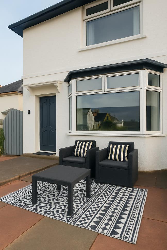 2 Bed Semi-Detached House- Fully Furnished Main Photo