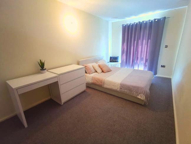 Generous Ensuite Room – 5 Mins to Bromley South Main Photo